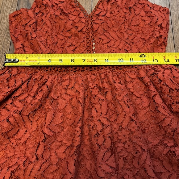 Main strip v neck ruffle Marsala dress - Picture 5 of 9